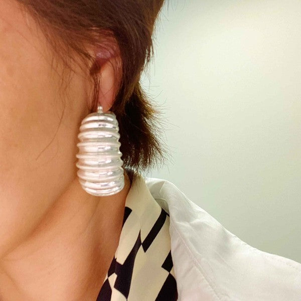 BOLD IN PLEATS HOOP EARRINGS - Evolve Elegance Boutique