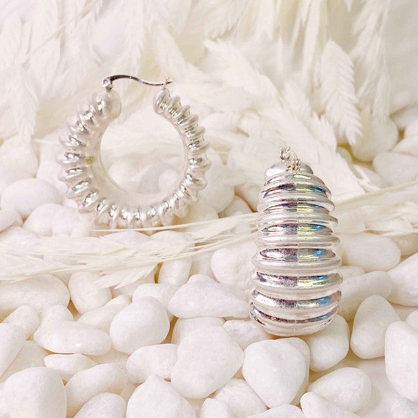 BOLD IN PLEATS HOOP EARRINGS - Evolve Elegance Boutique