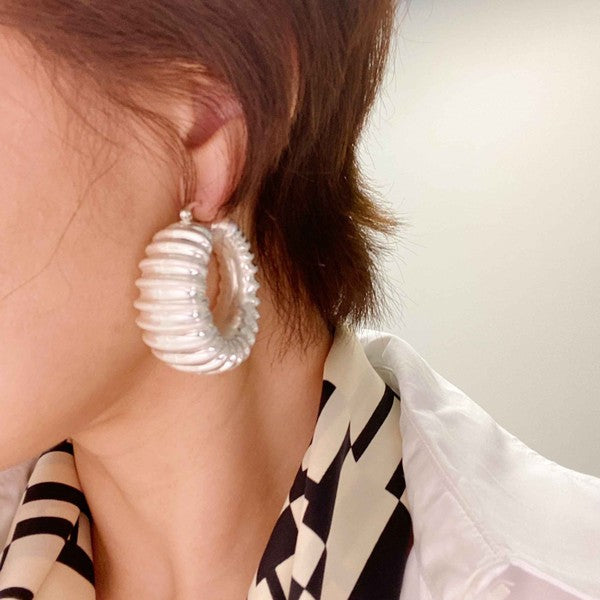 BOLD IN PLEATS HOOP EARRINGS - Evolve Elegance Boutique